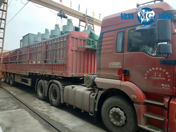商丘年產(chǎn)30萬(wàn)噸全自動(dòng)干粉砂漿生產(chǎn)線(xiàn)裝車(chē)現場(chǎng)
